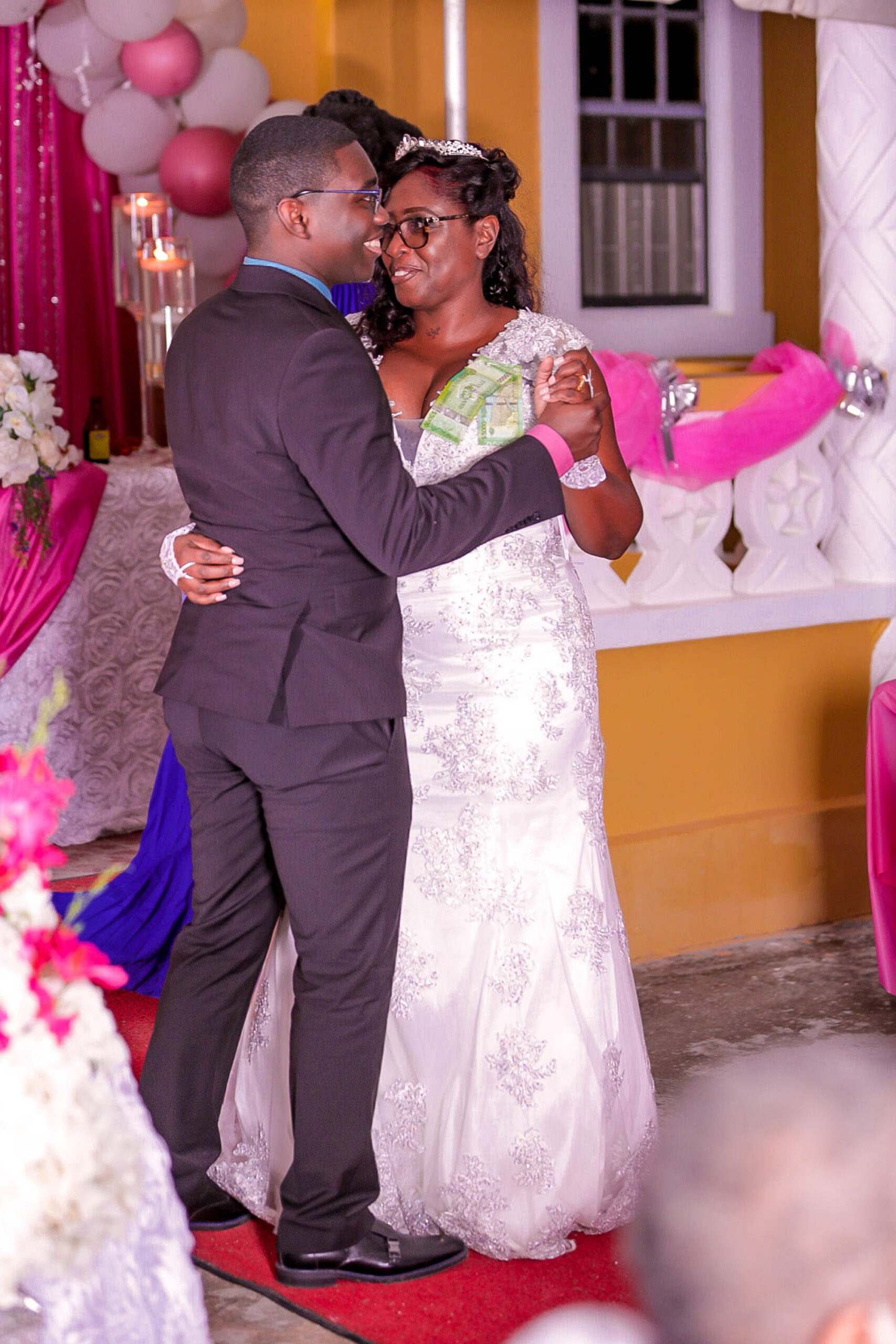 military-son-surprises-mom-wedding-day-11